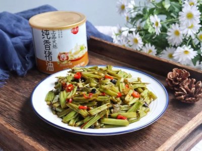 ​爆炒空心菜梗：红绿相间，健康好吃，爆炒出的家常美味