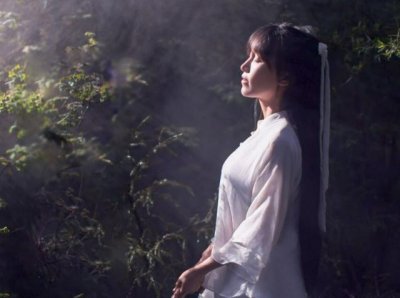 ​带你看看李子柒住的庄园，内部种满果树蔬菜，走进去仿佛人间仙境