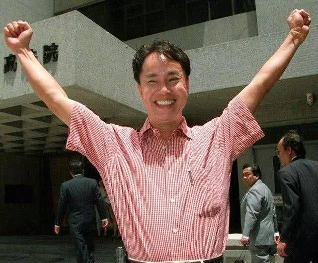 贼王张子强除了怕崩牙驹之外,最怕的就是他,他让张子强哑口无言