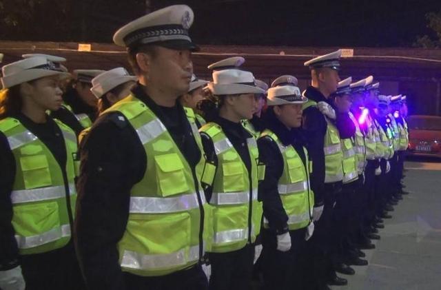 为什么协警工资2000块，还有很多年轻人抢着干？三点原因，太现实