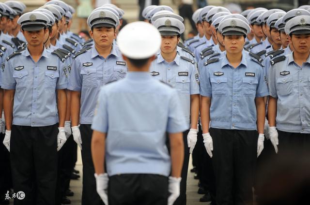 为什么协警工资2000块，还有很多年轻人抢着干？三点原因，太现实