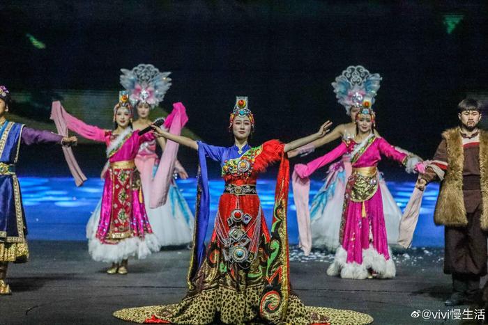 丽江千古情的演出。演出从纳西族的起源说起