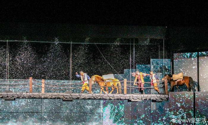 丽江千古情的演出。演出从纳西族的起源说起