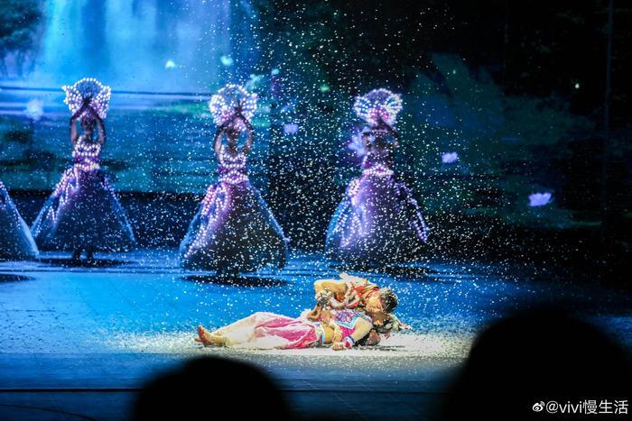 丽江千古情的演出。演出从纳西族的起源说起