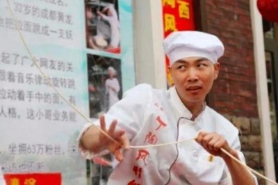 ​昔日网红“拉面哥”经历高潮低谷，回到面馆重拾手艺