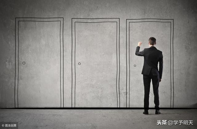 女性独自在家半夜有人敲门怎么办（小小年龄独自一人在家）(2)