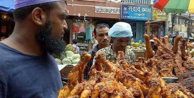 印度宗教众多，不吃猪肉牛肉，却“忽悠”游客吃这些！