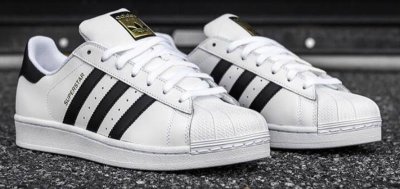 ​阿迪达斯三叶草板鞋（阿迪达斯三叶草经典板鞋）