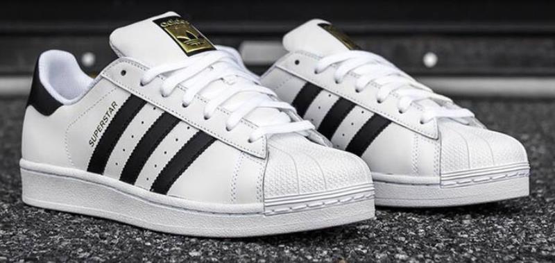 阿迪达斯三叶草板鞋(阿迪达斯三叶草经典板鞋)(1)