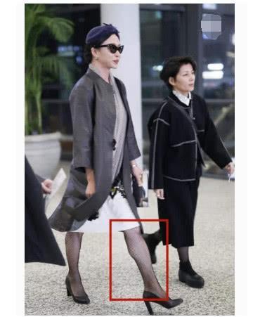 “她”是中国首位成功的变性人，如今穿搭更是霸气迷人