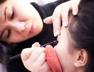 ​淡妆化妆技巧步骤（原来这才是化淡妆的正确步骤，连顺序都搞错，难怪脱妆又卡