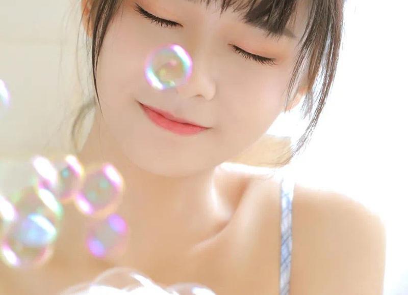 心理学判断男生暗恋你（男生暗恋一个女生的表现）