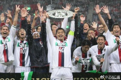 ​鹿岛前功勋队长小笠原满男生日