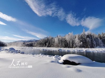 ​新疆阿勒泰：雪后喀纳斯湖美如仙境