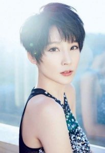 ​有种“整容”叫谢楠留长发，难怪吴京不愿意炫妻，换我也要藏着