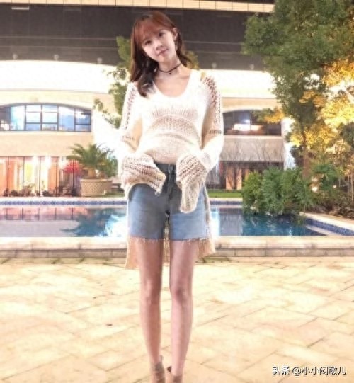 她是王一博剧中“初恋”,与蔡徐坤剧中相遇,堪称“人生赢家”。