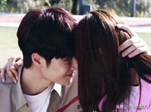 她是王一博剧中“初恋”,与蔡徐坤剧中相遇,堪称“人生赢家”。