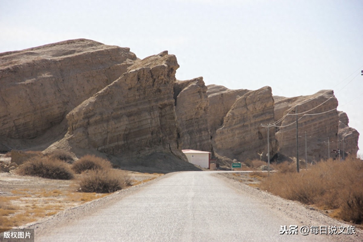 前往外星人遗址，德令哈公路沿途荒凉如外星