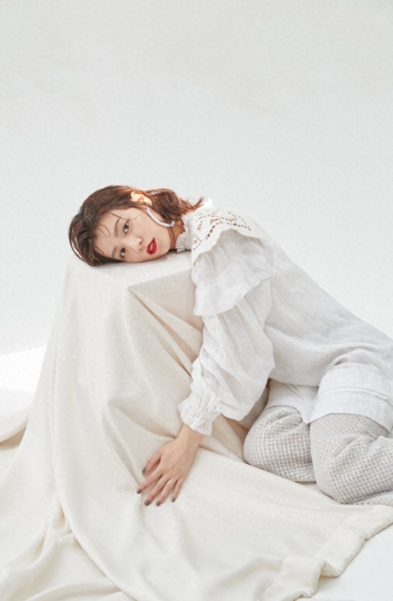 宋芸桦气质写真照片