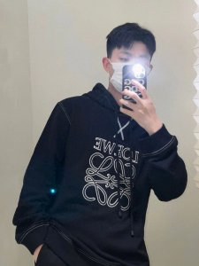 ​LOEWE卫衣是选择戴帽的还是圆领的罗意威LOEWE日常穿搭