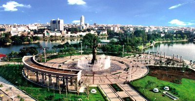 ​鸠兹广场：鸠兹广场的雕塑仔细看才有大发现