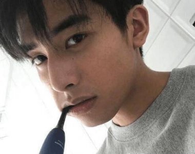 ​爱豆宋威龙初中整容前旧照外泄， 宋威龙素颜照曝光